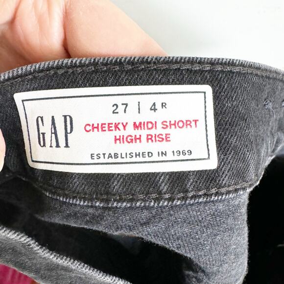 GAP Cheeky High Rise Midi Short Frayed Hem Button Fly Washed Black Size 27/4 R - Picture 9 of 10